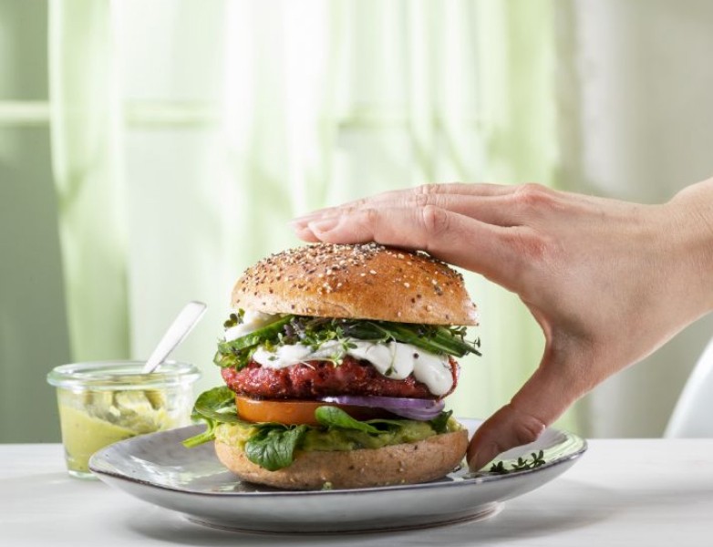 The Green Mountain veganer Burger angerichtet